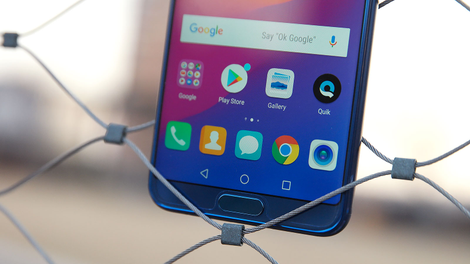 Unlike many fingerprint sensor/home combos, the View 10's front button doesn’t have a tactile press, but it can be used to control the phones using gestures, by swiping up, down, left, and right.